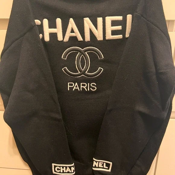 Black Sweater - Picture 4 of 5